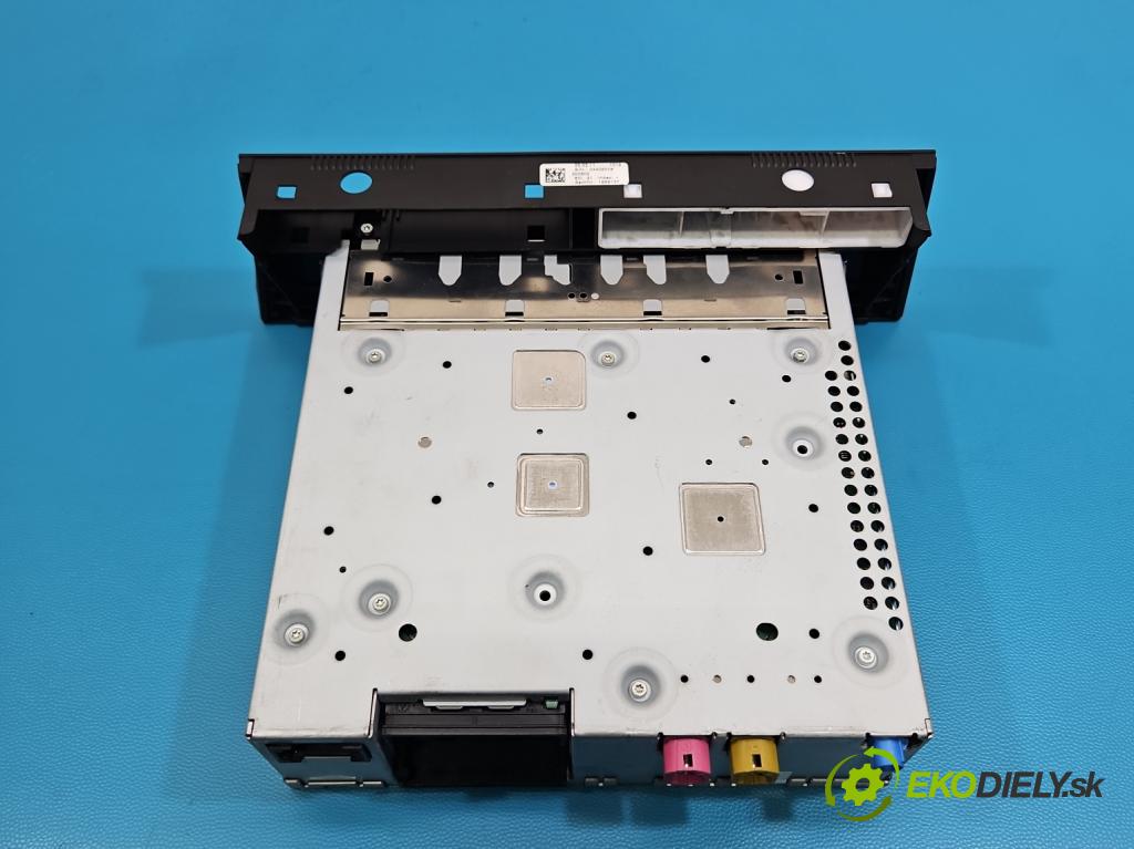 Audi A4 B8 2007-2015 2.0 tdi 143 HP manual 105 kW 1968 cm3 5- Navigácia: čítačka 8T1035652G