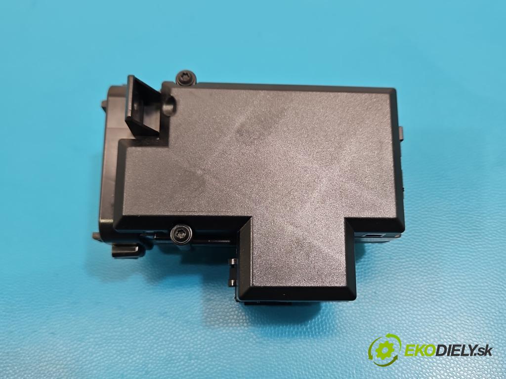 Audi A4 B8 2007-2015 2.0 tdi 143 HP manual 105 kW 1968 cm3 5- Spínačka 8K0909131D (Spínacia skrinka)