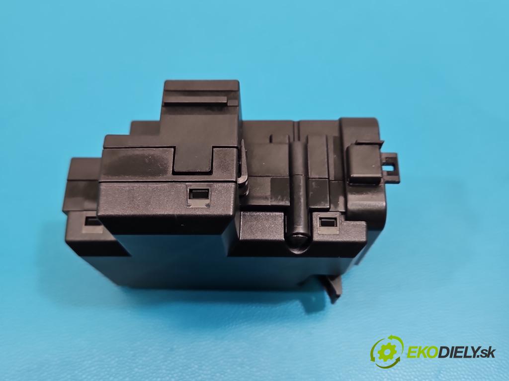 Audi A4 B8 2007-2015 2.0 tdi 143 HP manual 105 kW 1968 cm3 5- Spínačka 8K0909131D (Spínacia skrinka)