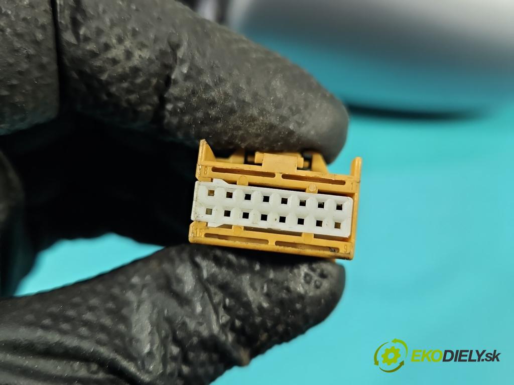 Audi A4 B6 2000-2004 1.9 tdi 116 hp manual 85 kW 1896 cm3 5- zpětné zrcátko levé  (Klika dveří ostatní)