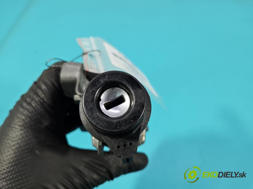 Audi A4 B6 2000-2004 1.9 tdi 116 HP manual 85 kW 1896 cm3 5- Spínačka 4B0905851G (Spínacia skrinka)