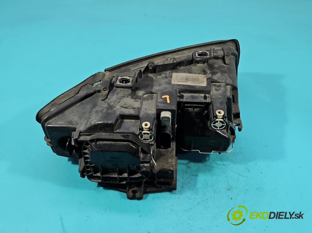 Audi A4 B6 2000-2004 1.9 tdi 116 HP manual 85 kW 1896 cm3 5- Reflektor: ľavý  (Kľučka dverí ostatné)