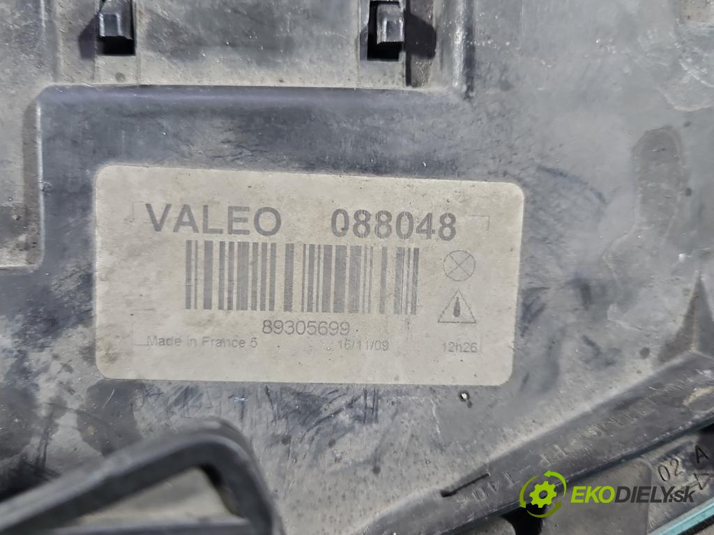 Audi A4 B6 2000-2004 1.9 tdi 116 HP manual 85 kW 1896 cm3 5- Reflektor: ľavý  (Kľučka dverí ostatné)