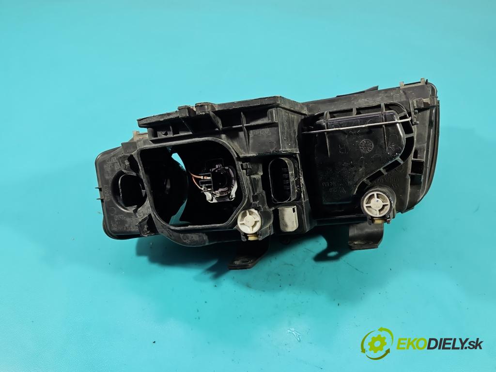 Audi A4 B6 2000-2004 1.9 tdi 116 HP manual 85 kW 1896 cm3 5- Reflektor: pravý  (Svetlo predné pravé)