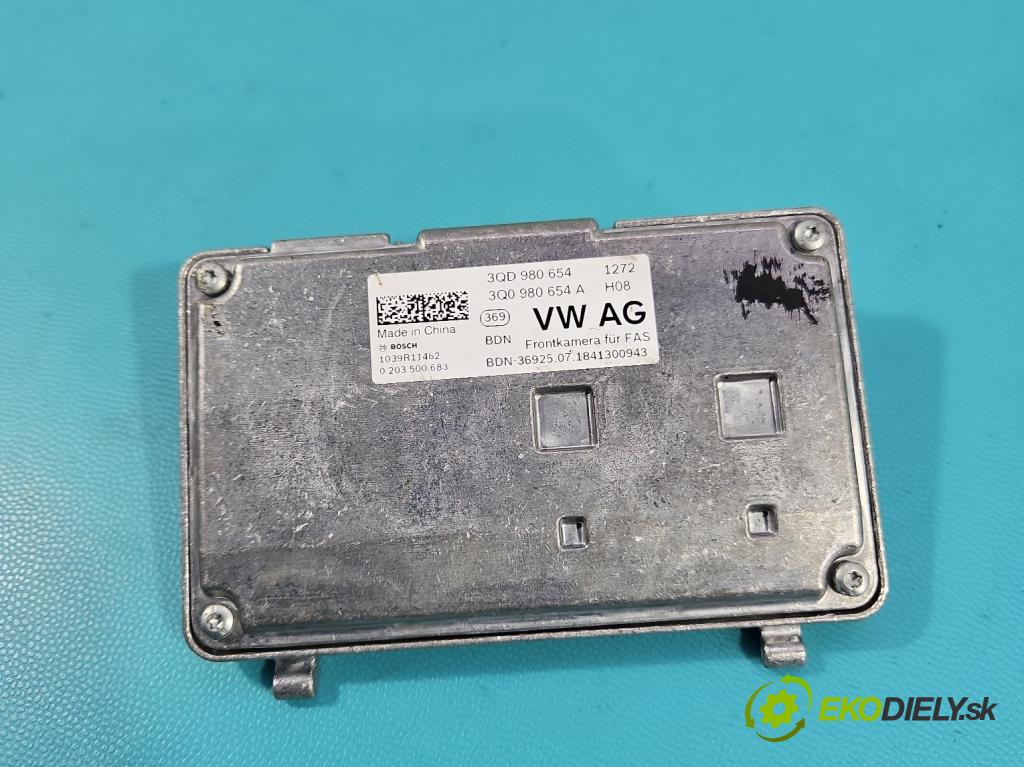 Skoda Octavia III 2013- 2.0 TSI 190 HP automatic 140 kW 1984 cm3 5- Kamera predné 3QD980654