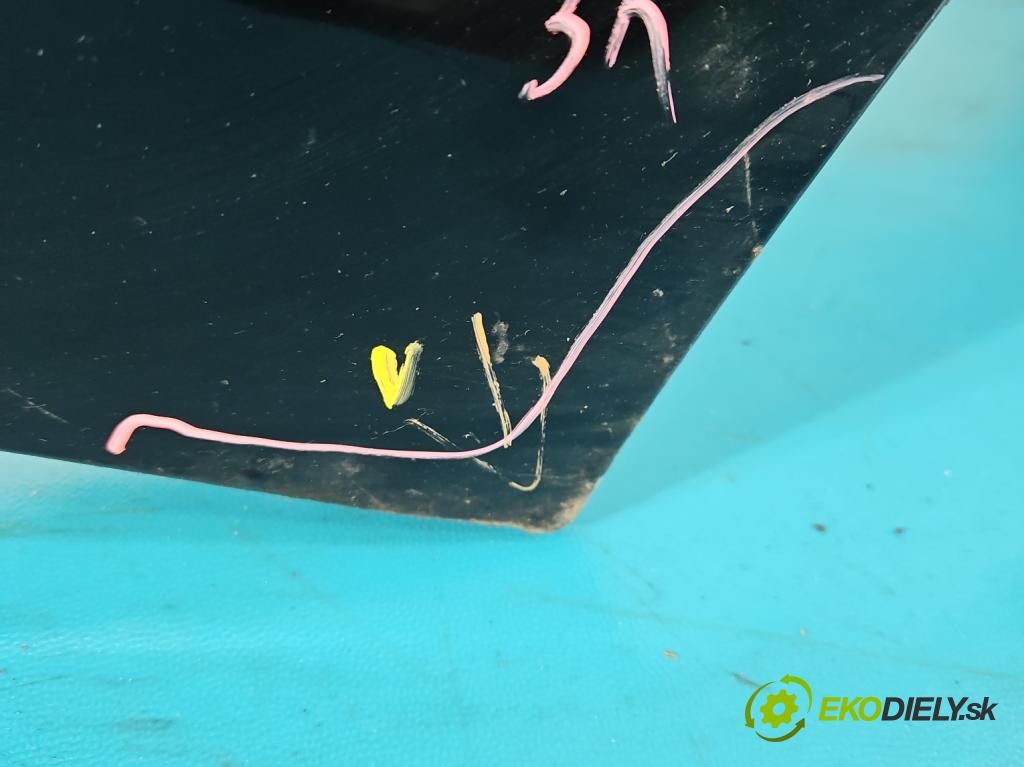 Audi A4 B8 2007-2015 2.0 tdi 143 HP manual 105 kW 1968 cm3 5- blatník predné pravý  (Kľučka dverí ostatné)