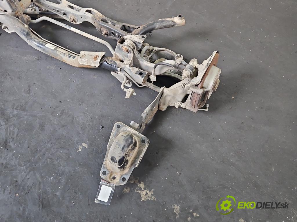 Skoda Octavia III 2013- 2.0 TSI 190 HP automatic 140 kW 1984 cm3 5- zadna výstuha 5Q0505315H (Výstuha zadná)