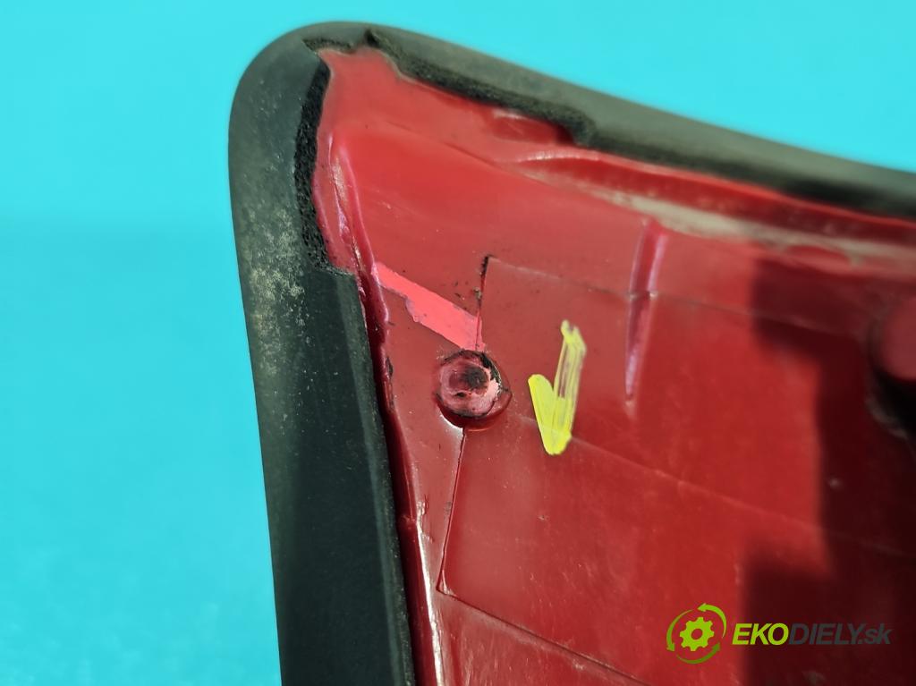 Audi A4 B6 2000-2004 1.9 tdi 116 HP manual 85 kW 1896 cm3 5- svetlo / reflektor zadné pravé  (Kľučka dverí ostatné)