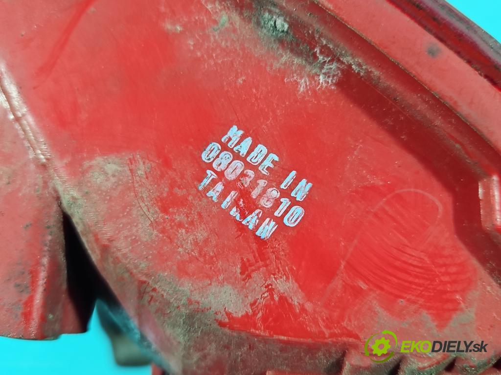 Audi A4 B6 2000-2004 1.9 tdi 116 HP manual 85 kW 1896 cm3 5- svetlo / reflektor zadné pravé  (Kľučka dverí ostatné)