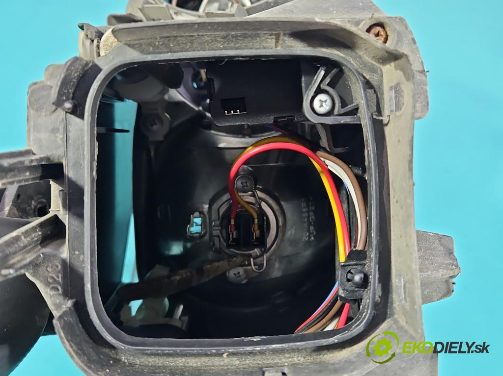 Audi A3 8P 2003-2012 2.0 tdi 140 HP manual 103 kW 1968 cm3 3- Reflektor: ľavý  (Kľučka dverí ostatné)