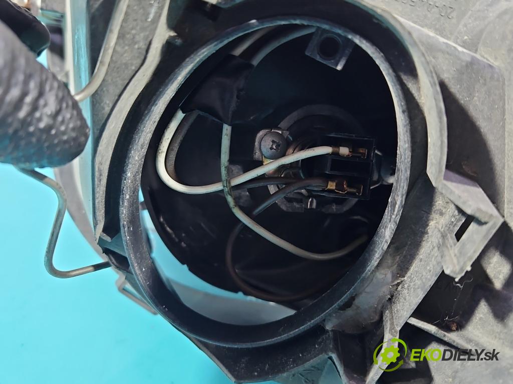 Audi A3 8P 2003-2012 2.0 tdi 140 HP manual 103 kW 1968 cm3 3- Reflektor: ľavý  (Kľučka dverí ostatné)