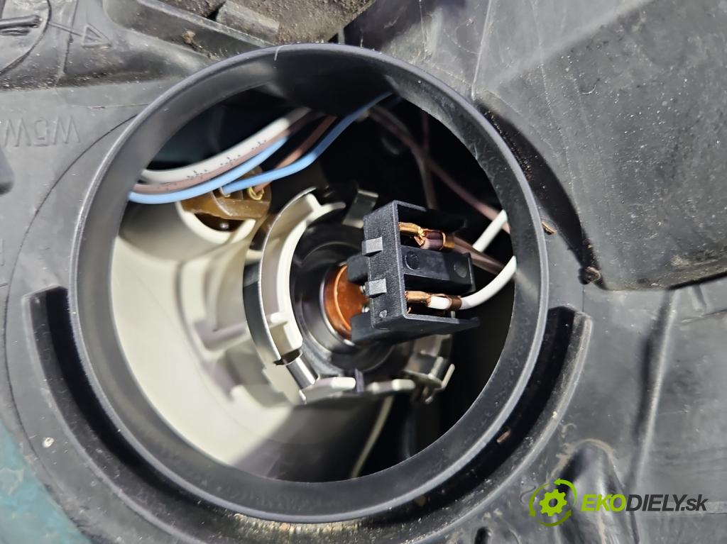Renault Megane III 2008-2016 1.5 dci 86 HP manual 63 kW 1461 cm3 5- Reflektor: ľavý 260600017R (Kľučka dverí ostatné)