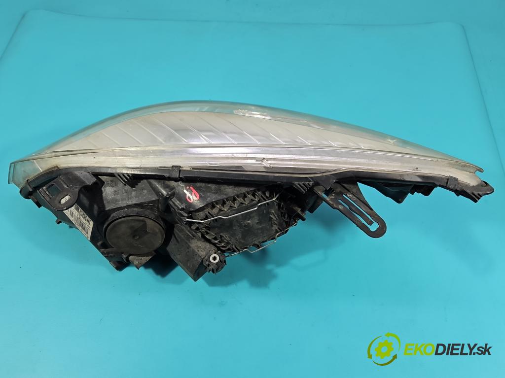 Renault Megane III 2008-2016 1.5 dci 86 HP manual 63 kW 1461 cm3 5- Reflektor: pravý 260100017R (Svetlo predné pravé)