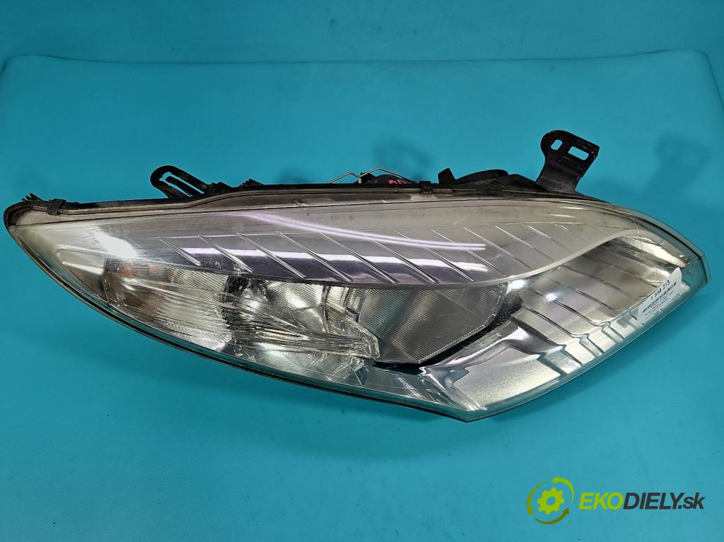 Renault Megane III 2008-2016 1.5 dci 86 HP manual 63 kW 1461 cm3 5- Reflektor: pravý 260100017R (Svetlo predné pravé)