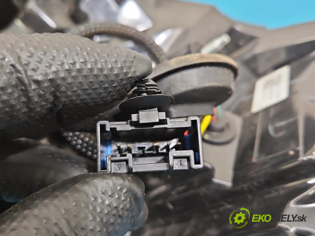 Citroen C5 Aircross 17-25 1.2 T 131 HP manual 96 kW 1199 cm3 5- svetlo / reflektor zadné ľavé 9817269280 (Kľučka dverí ostatné)