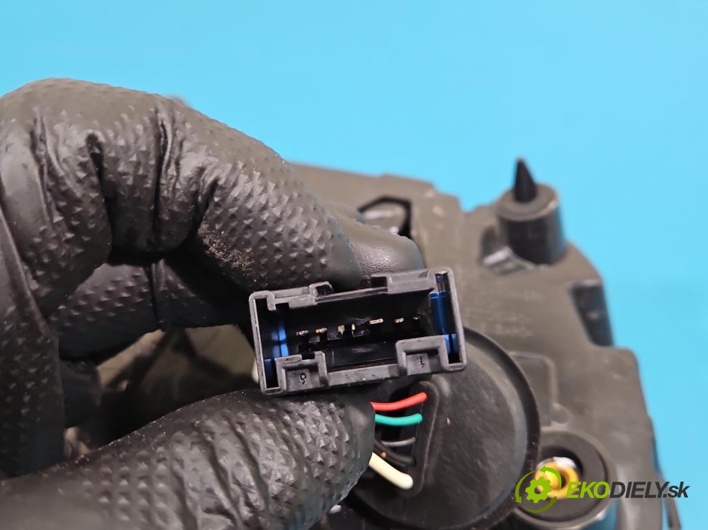 Citroen C5 Aircross 17-25 1.2 T 131 HP manual 96 kW 1199 cm3 5- svetlo / reflektor zadné pravé 9816931980 (Kľučka dverí ostatné)