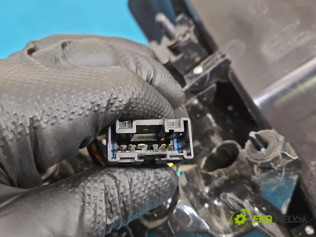 Citroen C5 Aircross 17-25 1.2 T 131 HP manual 96 kW 1199 cm3 5- svetlo / reflektor zadné pravé 9817269580 (Kľučka dverí ostatné)