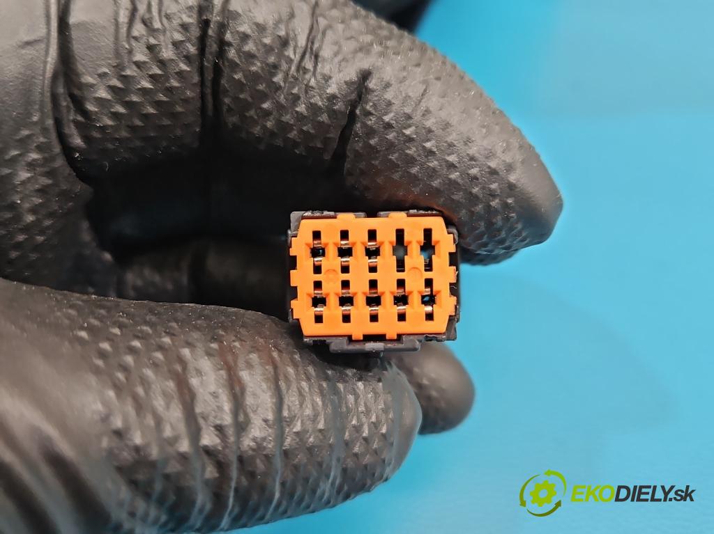 Citroen C5 Aircross 17-25 1.2 T 131 HP manual 96 kW 1199 cm3 5- zrkadlo pravé  (Kľučka dverí ostatné)