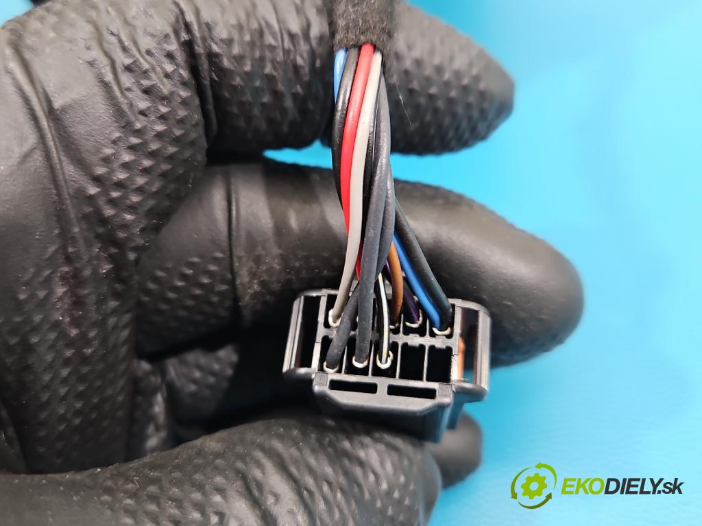 Citroen C5 Aircross 17-25 1.2 T 131 HP manual 96 kW 1199 cm3 5- zrkadlo pravé  (Kľučka dverí ostatné)