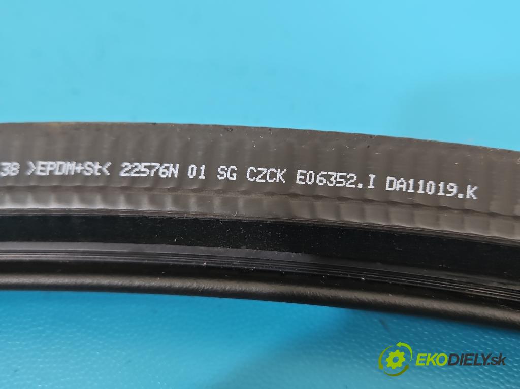 Peugeot 508 II 2018- 1.6 224 hp automatic 165 kW 1598 cm3 5- Těsnění: dveře zadní levé 9813388580 (Karoserie ostatní)