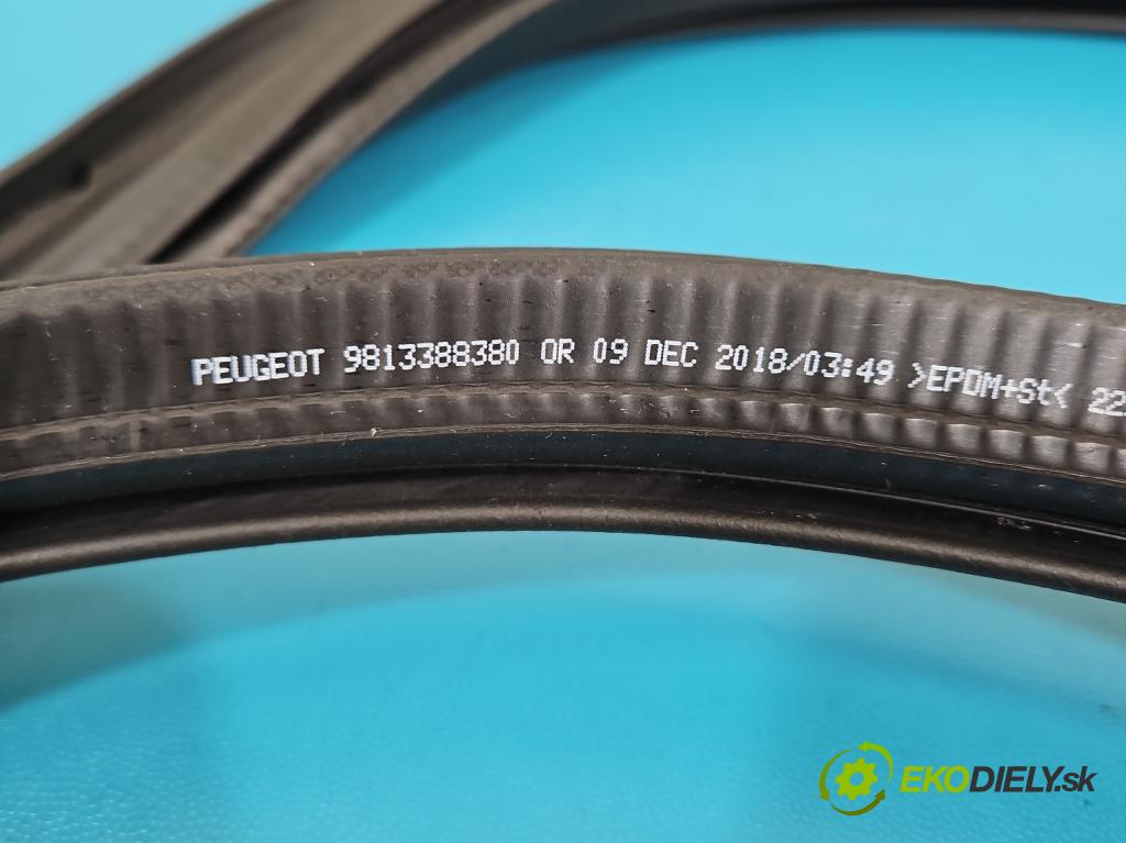 Peugeot 508 II 2018- 1.6 224hp automatic 165 kW 1598 cm3 5- Těsnění: dvere zadné pravé 9813388380 (Karoséria ostatné)