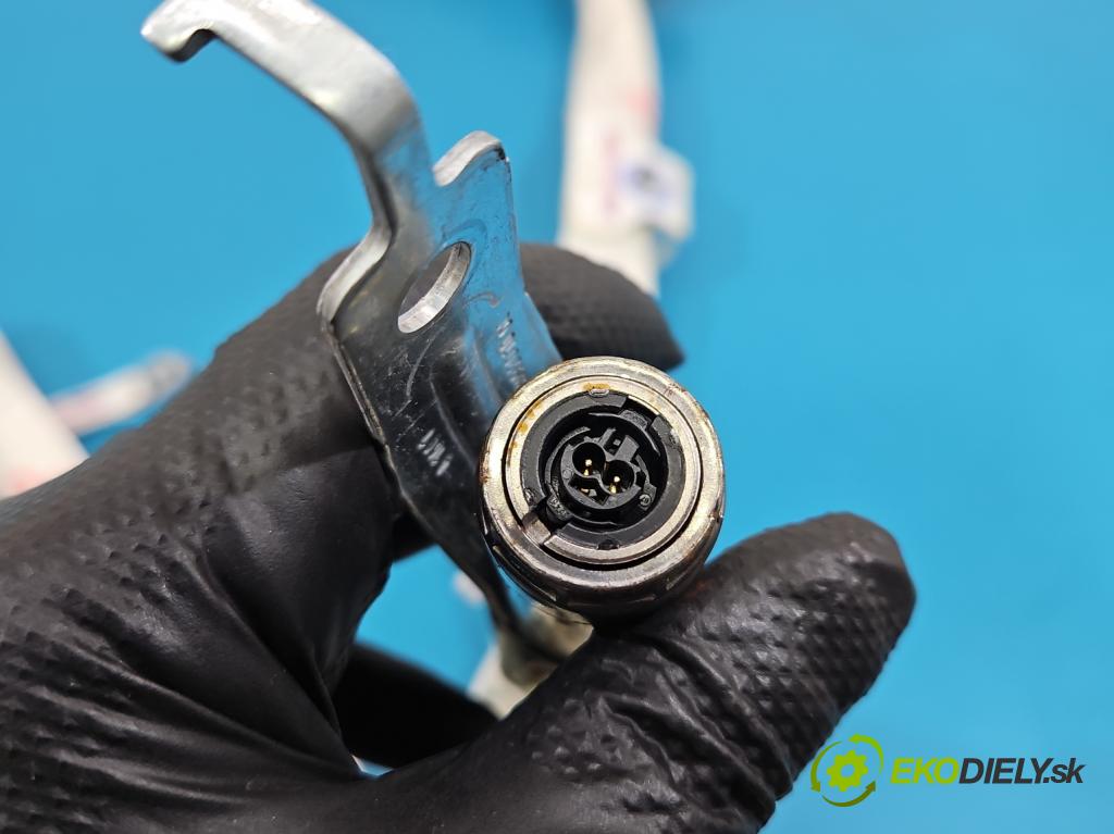 Peugeot 508 II 2018- 1.6 224 hp automatic 165 kW 1598 cm3 5- Záclona: pravé 9828428080