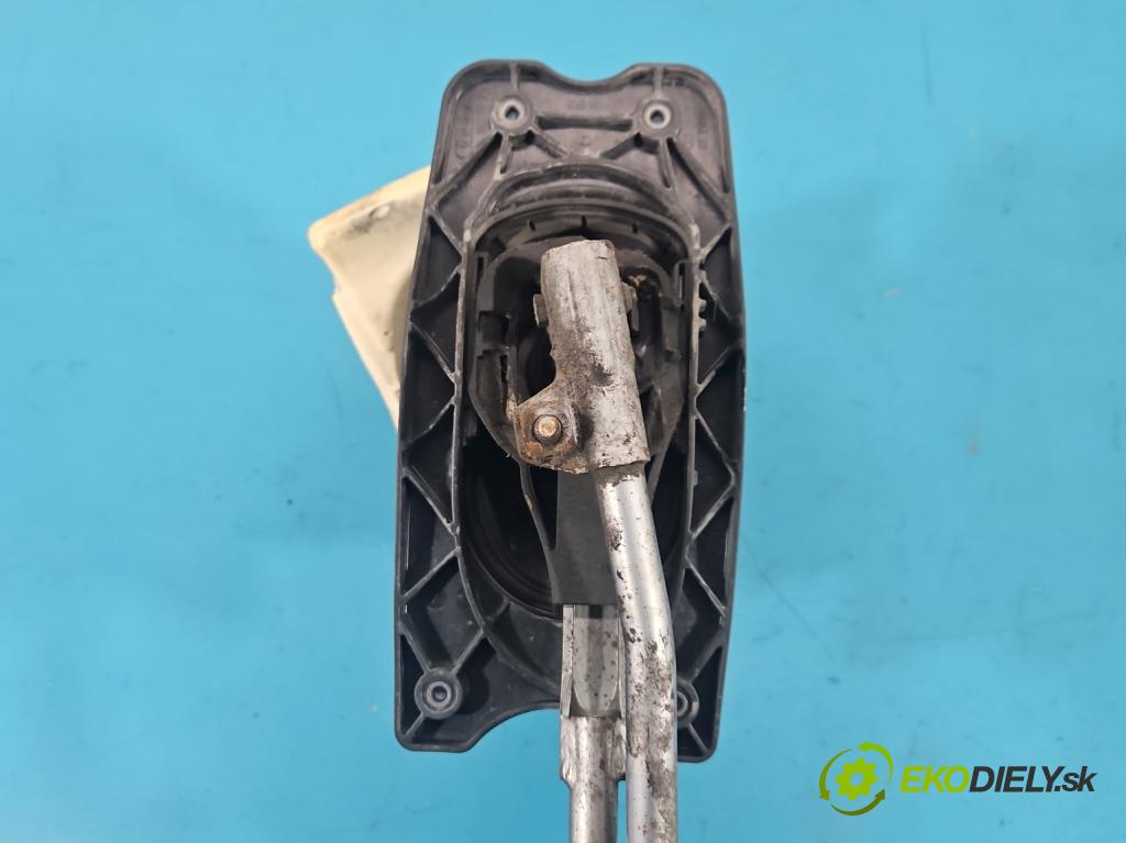 Audi A4 B8 2007-2015 2.0 tdi 143 HP manual 105 kW 1968 cm3 5- Páka: Změny: stupeň,rýchlosť 8K0711025P (Rýchlostná páka (kulisa))