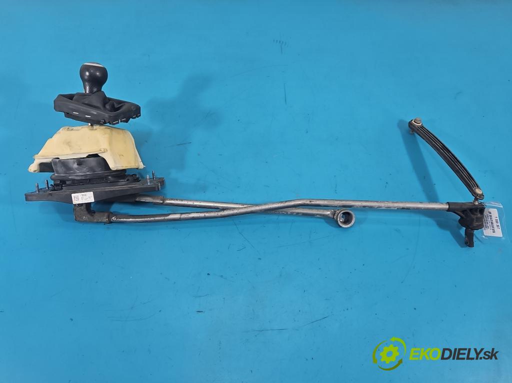 Audi A4 B8 2007-2015 2.0 tdi 143 hp manual 105 kW 1968 cm3 5- kulisa změny stupňová 8K0711025P (Řadicí páka (kulisa) )