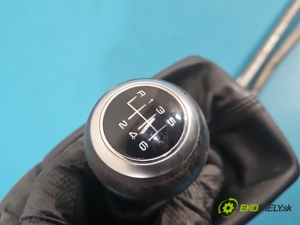 Audi A4 B8 2007-2015 2.0 tdi 143 HP manual 105 kW 1968 cm3 5- Páka: Změny: stupeň,rýchlosť 8K0711025P (Rýchlostná páka (kulisa))