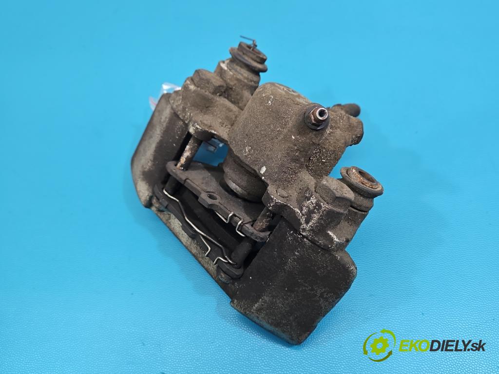 Toyota Yaris I 1999-2005 1.0 vvti 68 HP manual 50 kW 998 cm3 5- brzdič zadné pravý  (Kľučka dverí ostatné)