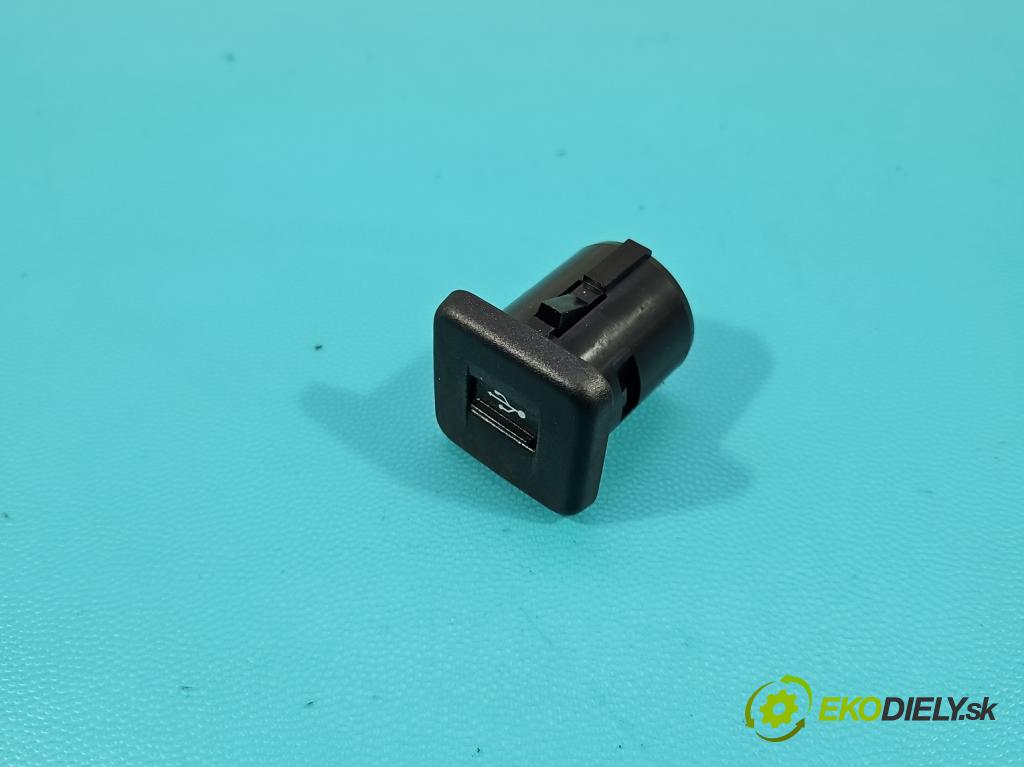 Suzuki SX4 S-Cross 2013-2021 1.4 T 129 HP manual 95 kW 1373 cm3 5- zásuvka USB 