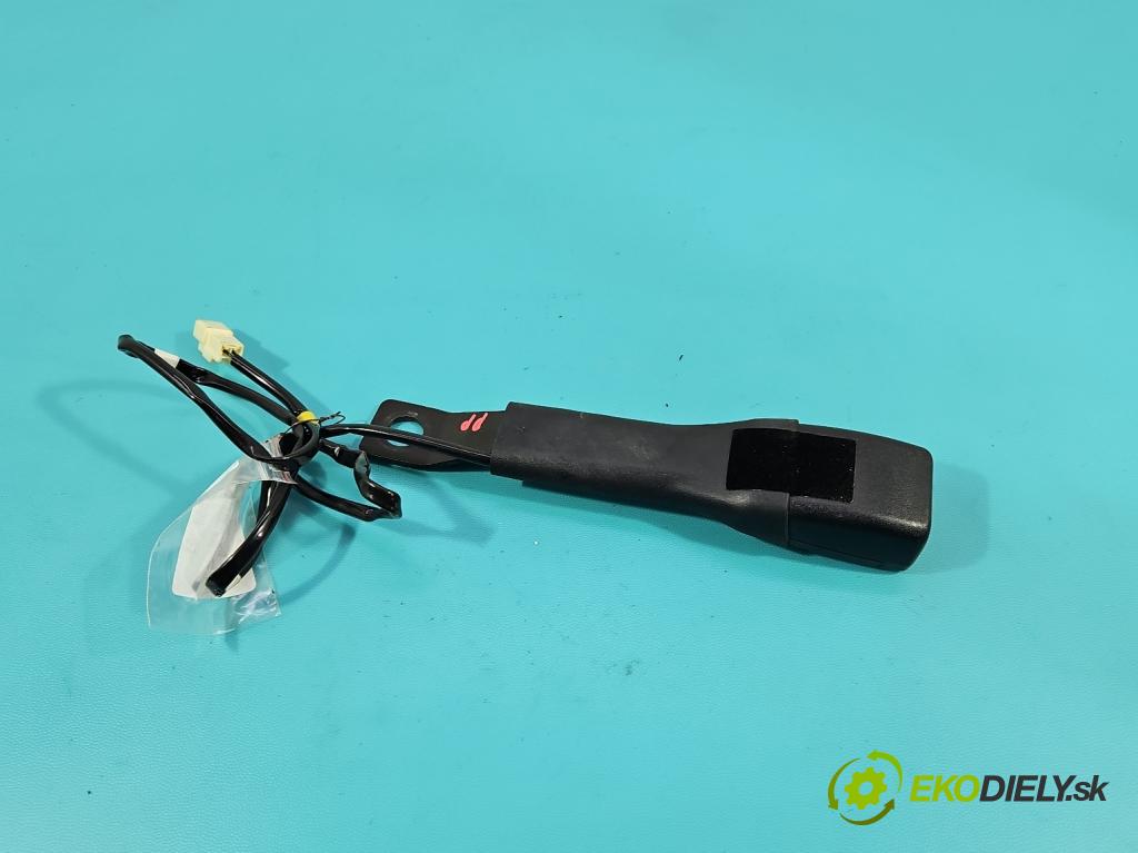 Suzuki SX4 S-Cross 2013-2021 1.4 T 129 hp manual 95 kW 1373 cm3 5- stěna bezpečnost přední pravý