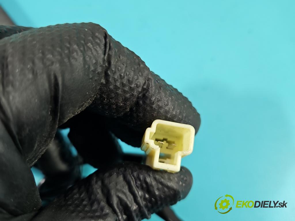 Suzuki SX4 S-Cross 2013-2021 1.4 T 129 hp manual 95 kW 1373 cm3 5- stěna bezpečnost přední pravý