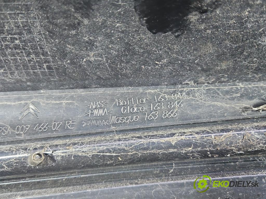 Citroen C4 Grand picasso I 2006-2013 2.0 16V 140 HP automatic 103 kW 1997 cm3 5- svetlo / reflektor zadné pravé  (Kľučka dverí ostatné)