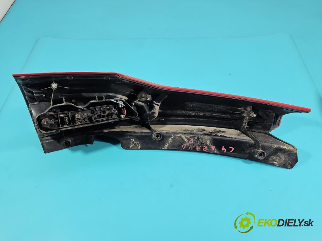 Citroen C4 Grand picasso I 2006-2013 2.0 16V 140 HP automatic 103 kW 1997 cm3 5- svetlo / reflektor zadné pravé  (Kľučka dverí ostatné)