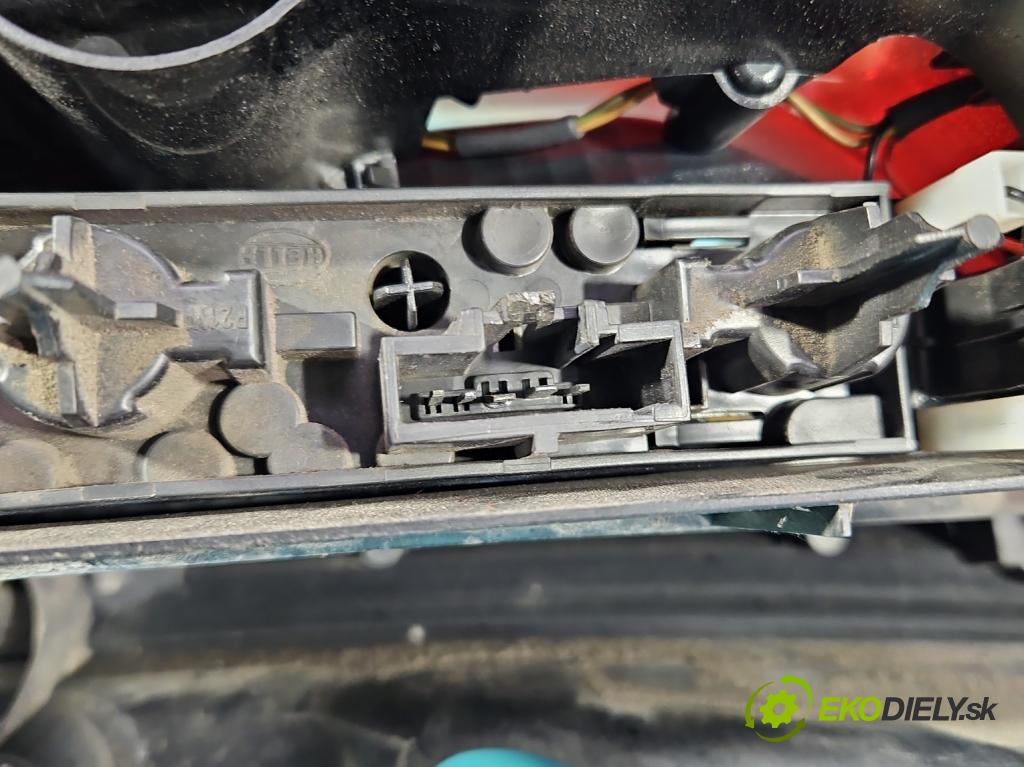 Citroen C4 Grand picasso I 2006-2013 2.0 16V 140 HP automatic 103 kW 1997 cm3 5- svetlo / reflektor zadné pravé  (Kľučka dverí ostatné)