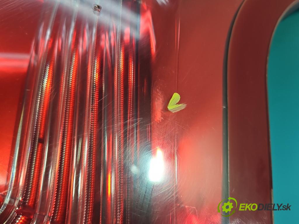 Citroen C4 Grand picasso I 2006-2013 2.0 16V 140 HP automatic 103 kW 1997 cm3 5- svetlo / reflektor zadné pravé  (Kľučka dverí ostatné)