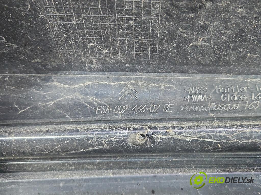 Citroen C4 Grand picasso I 2006-2013 2.0 16V 140 HP automatic 103 kW 1997 cm3 5- svetlo / reflektor zadné pravé  (Kľučka dverí ostatné)