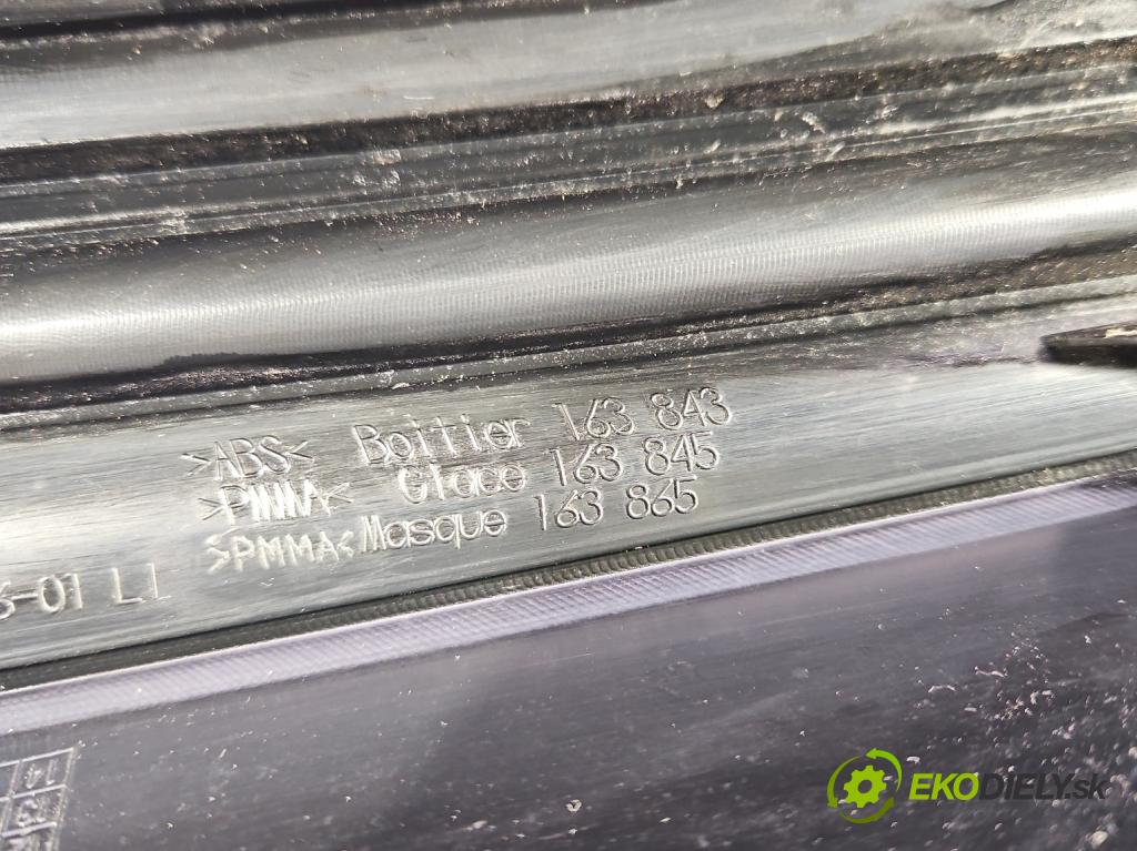 Citroen C4 Grand picasso I 2006-2013 2.0 16V 140 HP automatic 103 kW 1997 cm3 5- svetlo / reflektor zadné ľavé  (Kľučka dverí ostatné)