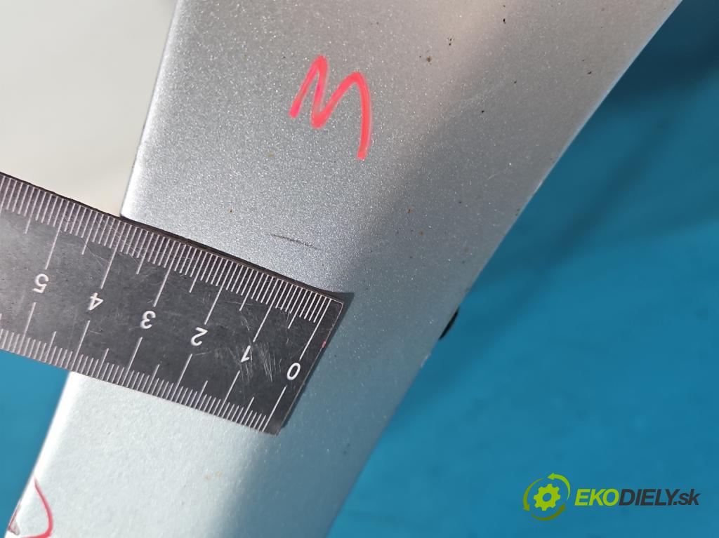 Toyota Yaris I 1999-2005 1.0 vvti 68 HP manual 50 kW 998 cm3 5- blatník predné pravý  (Kľučka dverí ostatné)