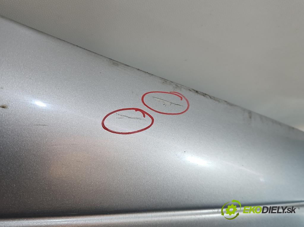 Toyota Yaris I 1999-2005 1.0 vvti 68 HP manual 50 kW 998 cm3 5- blatník predné pravý  (Kľučka dverí ostatné)