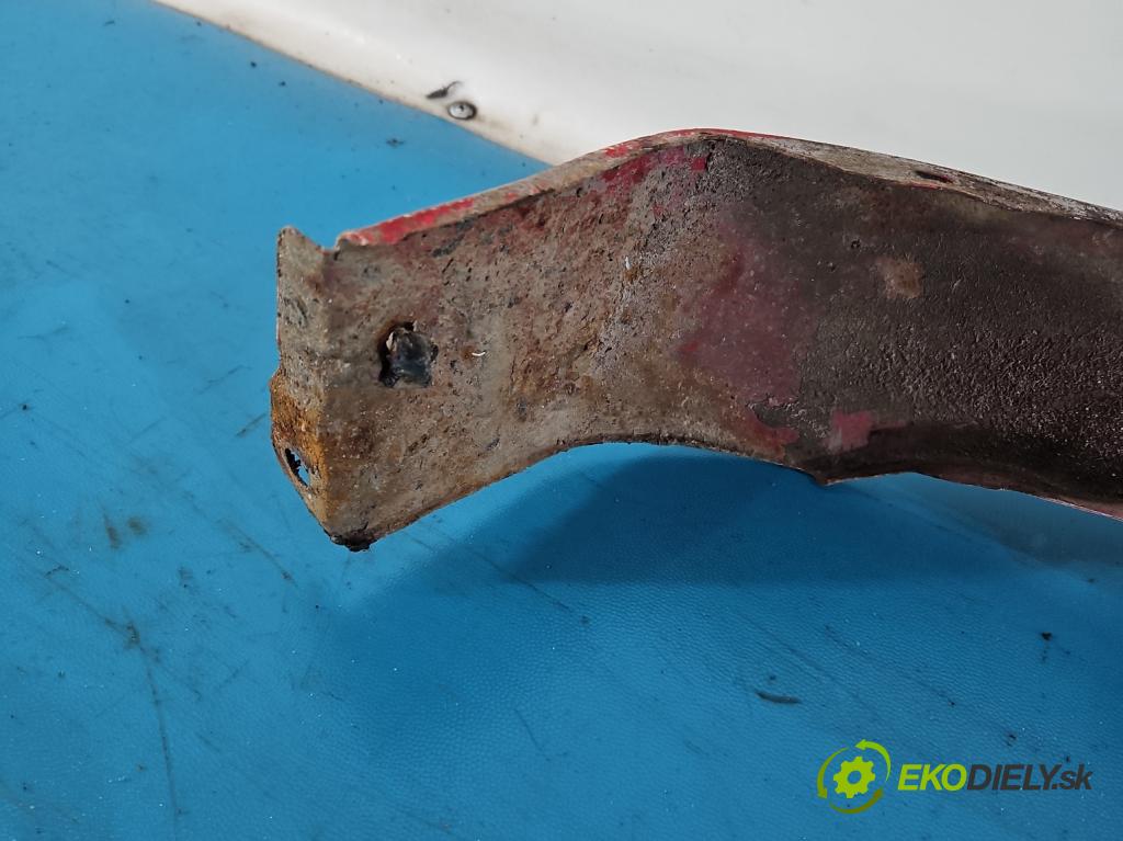 Toyota Yaris I 1999-2005 1.0 vvti 68 HP manual 50 kW 998 cm3 5- blatník predné pravý  (Kľučka dverí ostatné)