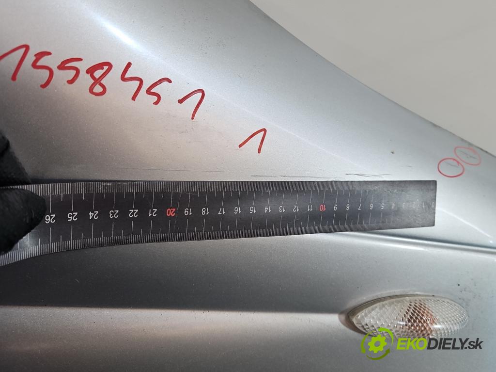 Toyota Yaris I 1999-2005 1.0 vvti 68 HP manual 50 kW 998 cm3 5- blatník predné pravý  (Kľučka dverí ostatné)