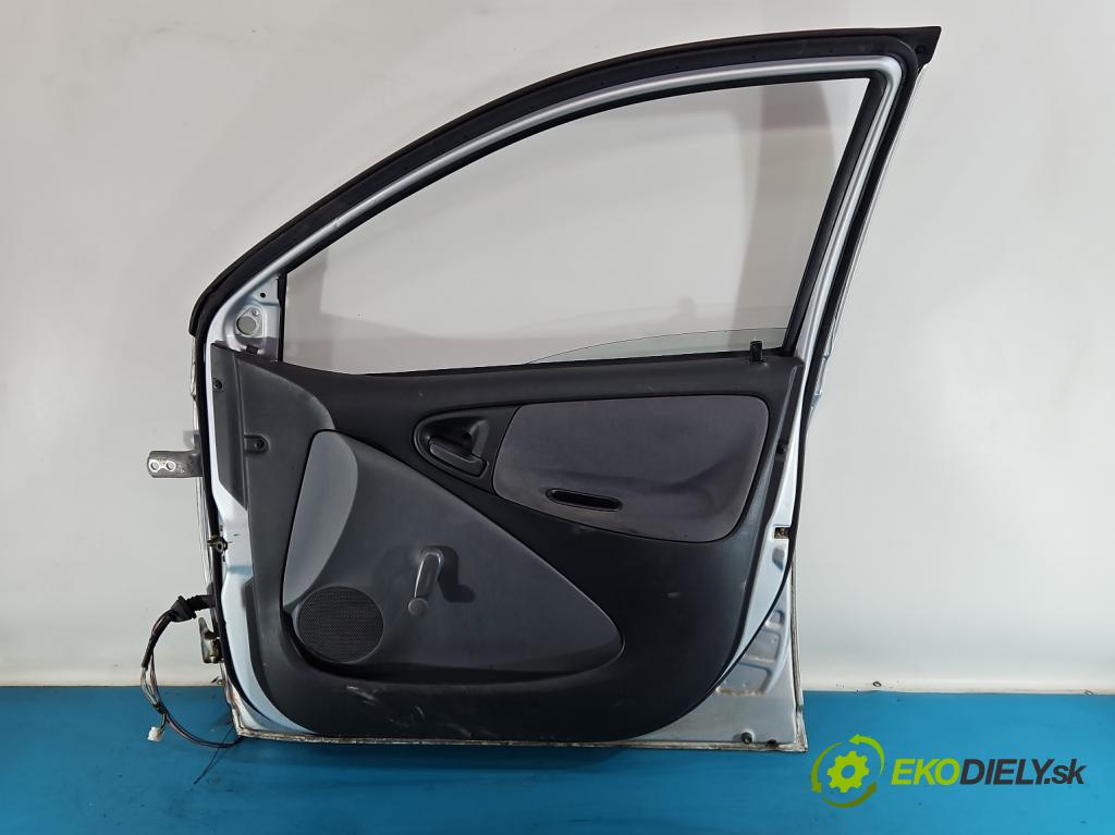 Toyota Yaris I 1999-2005 1.0 vvti 68 HP manual 50 kW 998 cm3 5- dvere predné pravé  (Kľučka dverí ostatné)