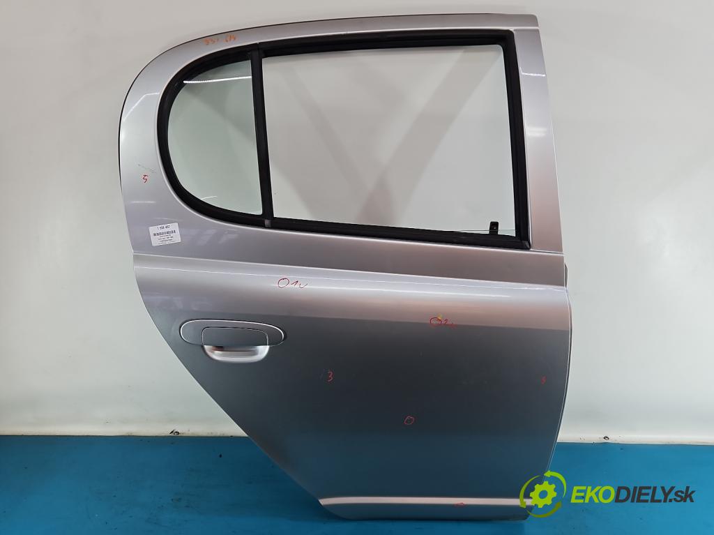 Toyota Yaris I 1999-2005 1.0 vvti 68 HP manual 50 kW 998 cm3 5- dvere zadné pravé  (Kľučka dverí ostatné)