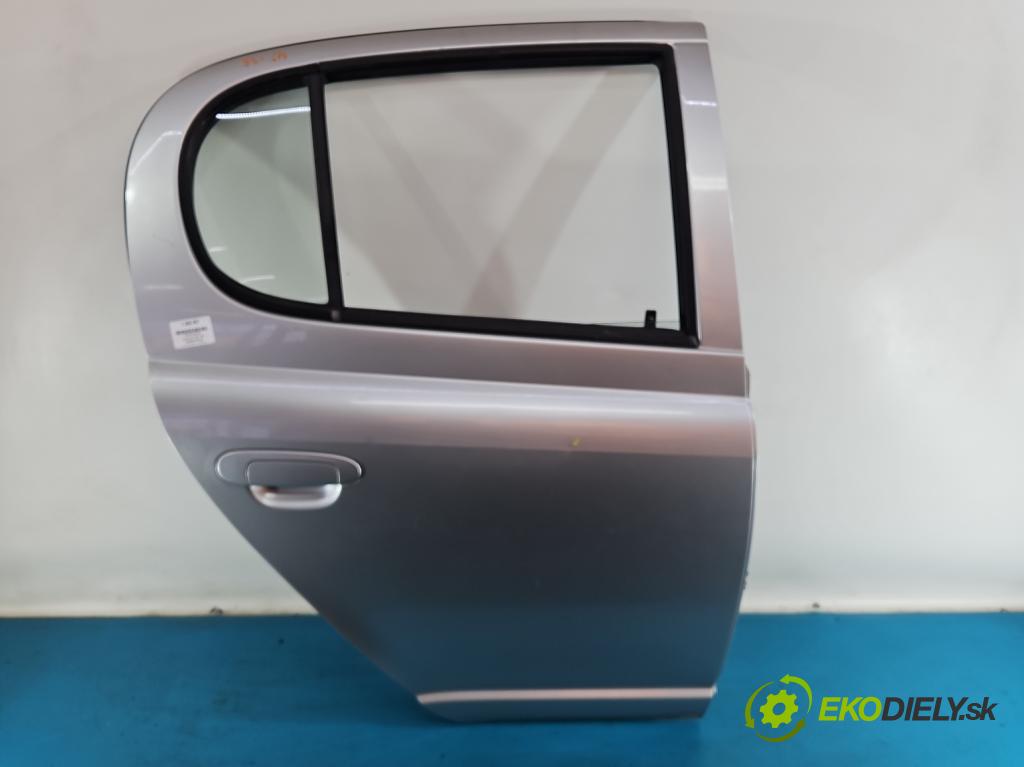 Toyota Yaris I 1999-2005 1.0 vvti 68 hp manual 50 kW 998 cm3 5- dveře zadní pravé  (Klika dveří ostatní)