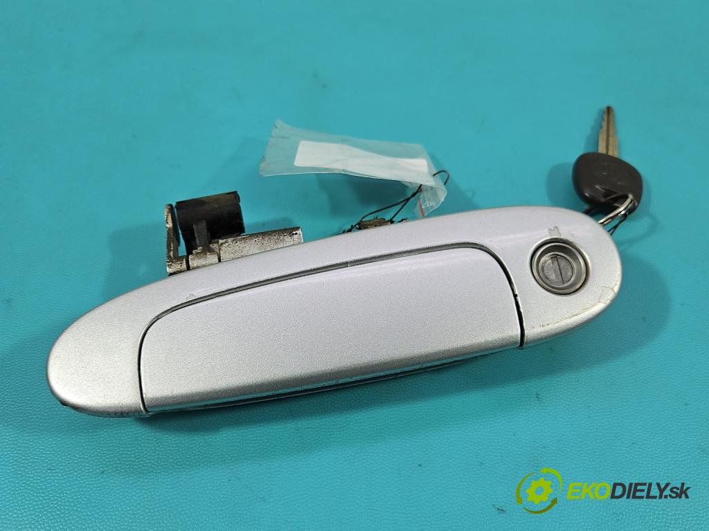 Toyota Yaris I 1999-2005 1.0 vvti 68 HP manual 50 kW 998 cm3 5- rukoväť predné ľavé mimo:  (Kľučka dverí vonkajšia predná ľavá)