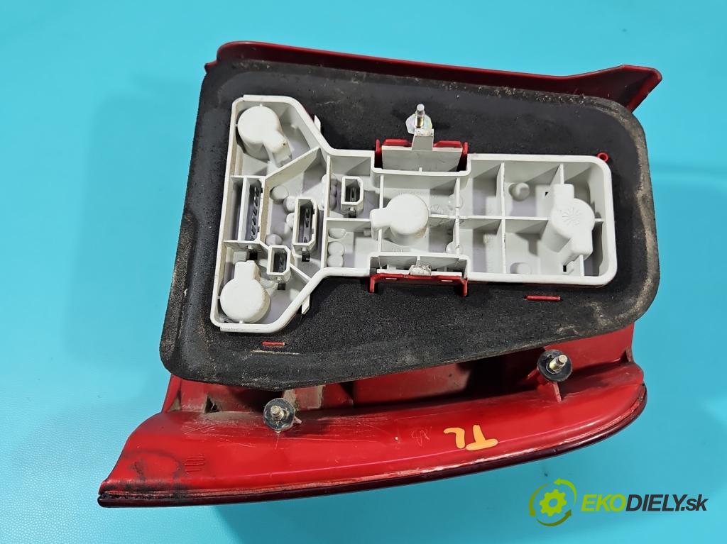 Vw Passat B5 1995-2005 1.8 20V 125 HP manual 92 kW 1781 cm3 4- svetlo / reflektor zadné ľavé  (Kľučka dverí ostatné)