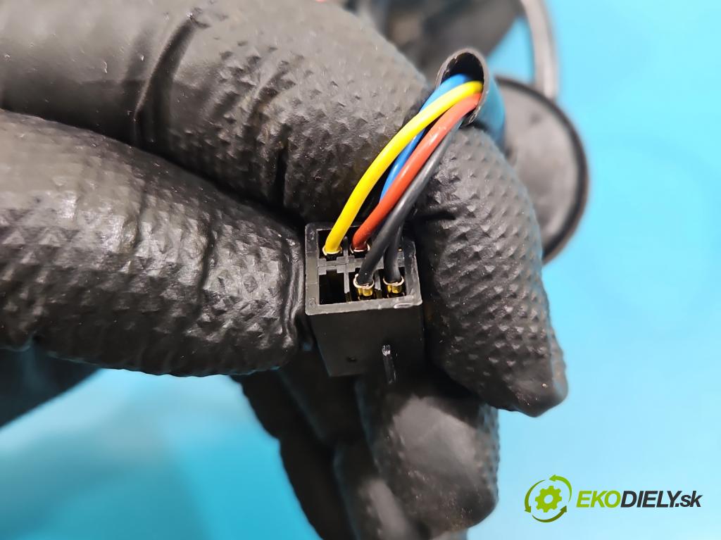 Opel Meriva B 2010-2017 1.4 16V 101 hp manual 74 kW 1398 cm3 5- zpětné zrcátko pravé  (Klika dveří ostatní)