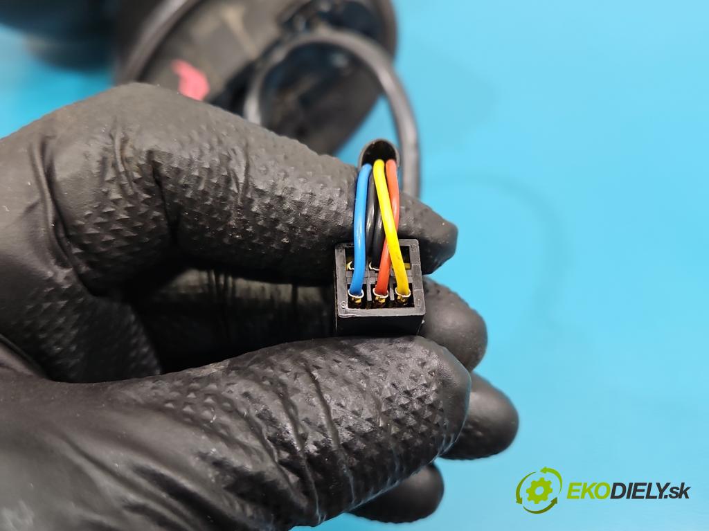 Opel Meriva B 2010-2017 1.4 16V 101 hp manual 74 kW 1398 cm3 5- zpětné zrcátko pravé  (Klika dveří ostatní)